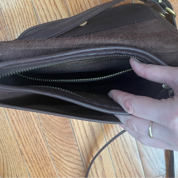 Vintage Coach Brown Leather Crossbody Bag with Flap Closure - Picture 9 of 9